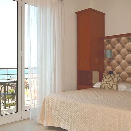 Hotel Noris Finale Ligure Exteriör bild
