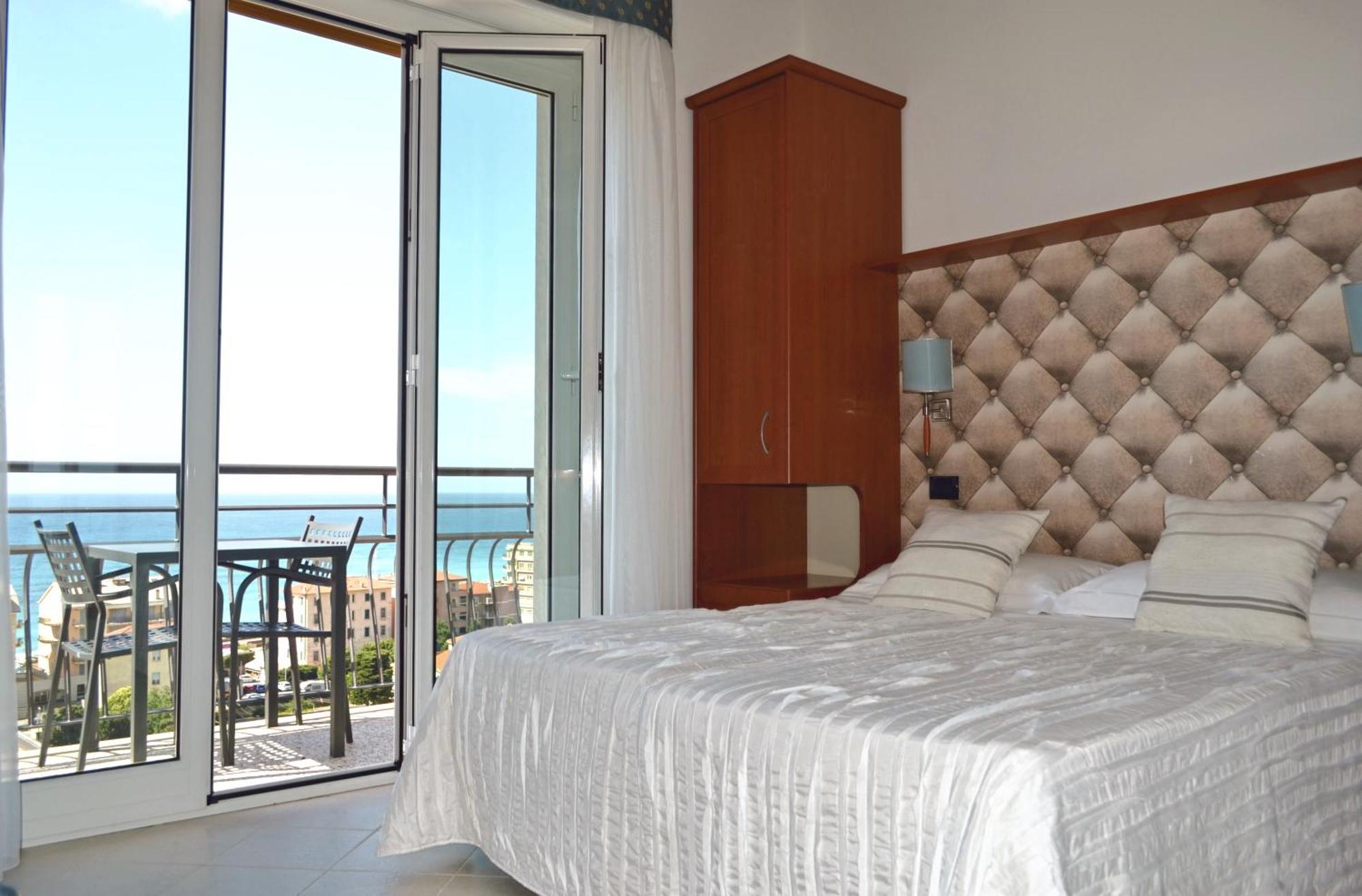 Hotel Noris Finale Ligure Exteriör bild